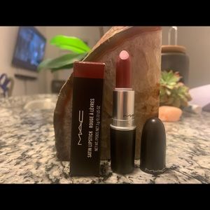 Mac Lipstick 801 Amorous